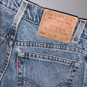 Authentic Levi’s medium wash 550